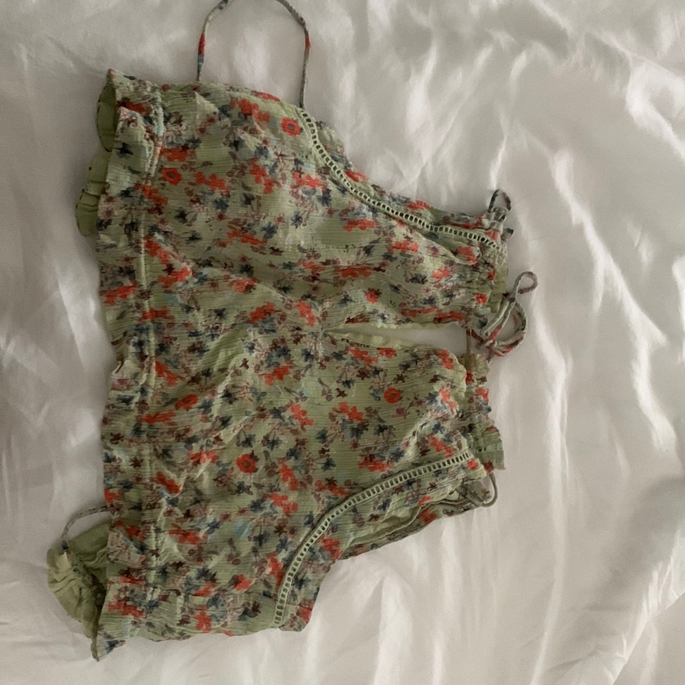 Amuse society set. Angels eyes woven linen top